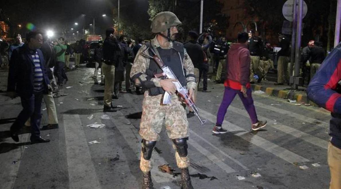 कराची में PAK रेंजर्स हेडक्वार्टर पर आत्मघाती हमला, 4 जवानों की मौत, 6 टेररिस्ट भी ढेर, जमात-उल-अहरार ने ली जिम्मेदारी