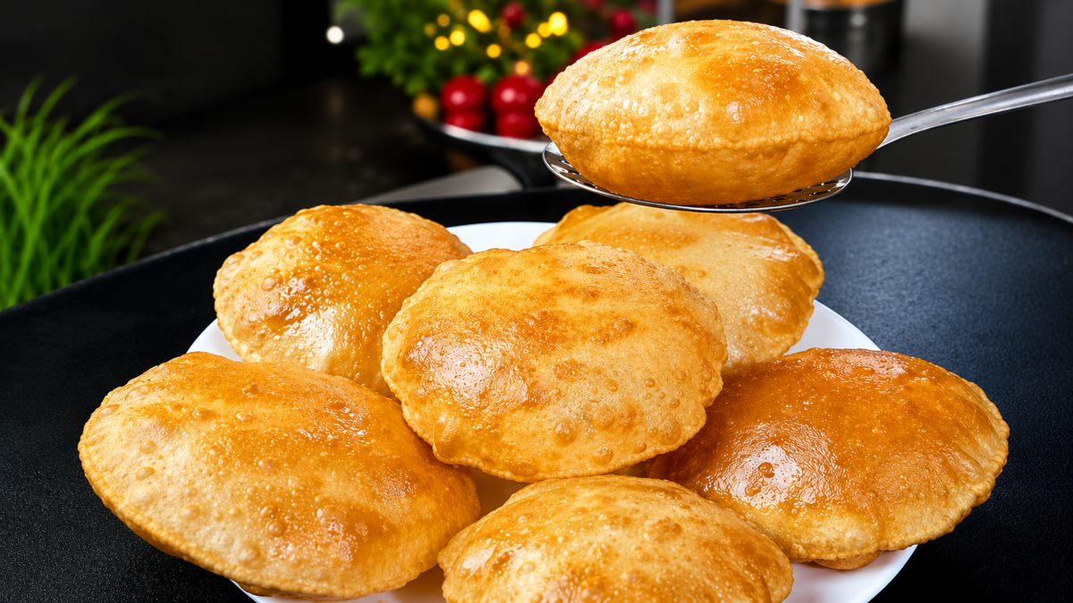 पूड़ी खाना है पसंद, लेकिन सेहत की भी है चिंता? इन आसान कुकिंग टिप्स से बनाएं इसे थोड़ा हेल्दी