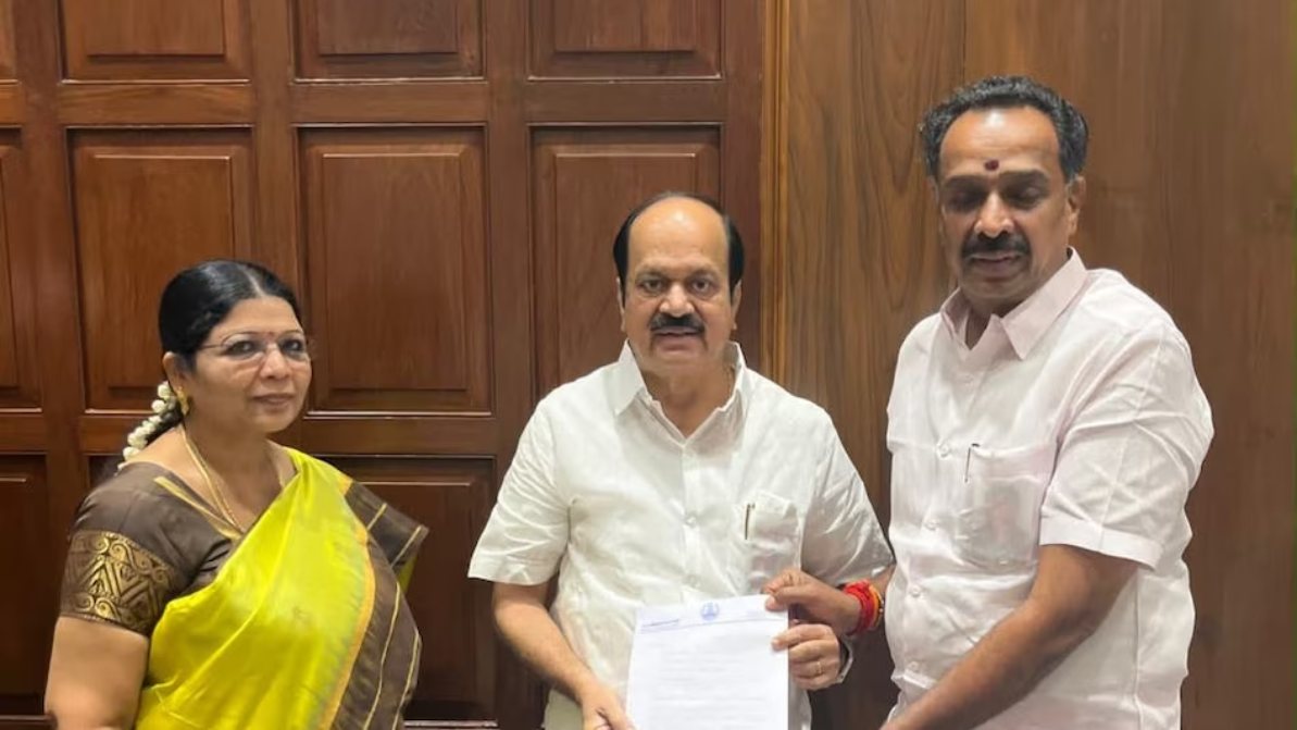 AIADMK को एक लगा एक और झटका! विधायक विजयभास्कर ने दिया इस्तीफा