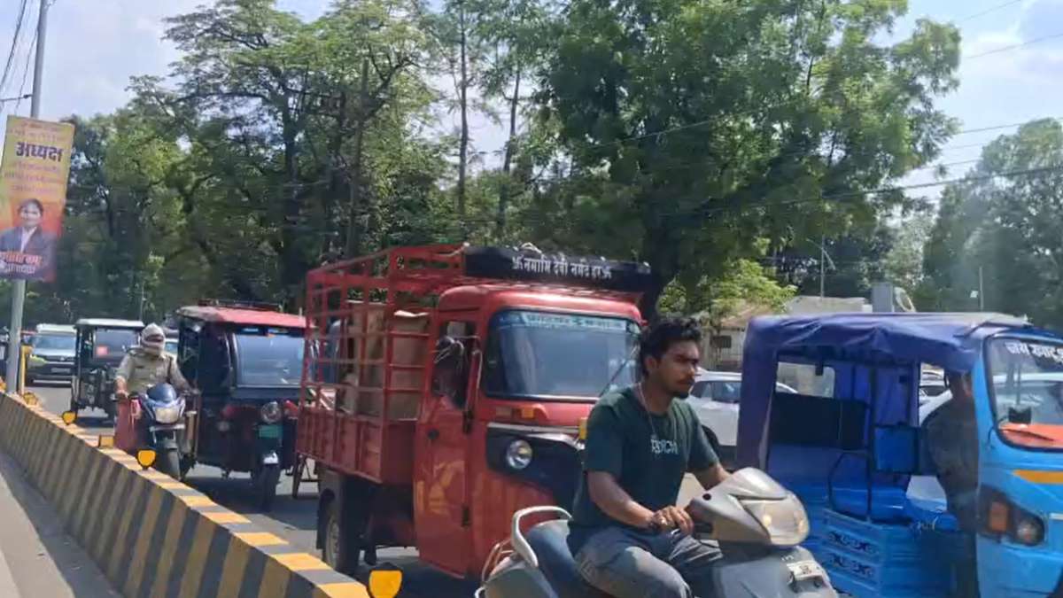 ई-रिक्शा पर हाईकोर्ट सख्त: मोटर व्हीकल एक्ट में संशोधन को चुनौती, केंद्र सरकार को जवाब के लिए मिली अंतिम मोहलत