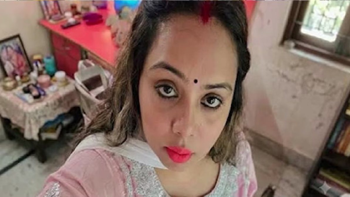 कुख्यात अपराधी रिया सिन्हा होटवार से चाईबासा जेल शिफ्ट, चेकिंग में मोबाइल, 4 टूटे सिम और चार्जर भी बरामद