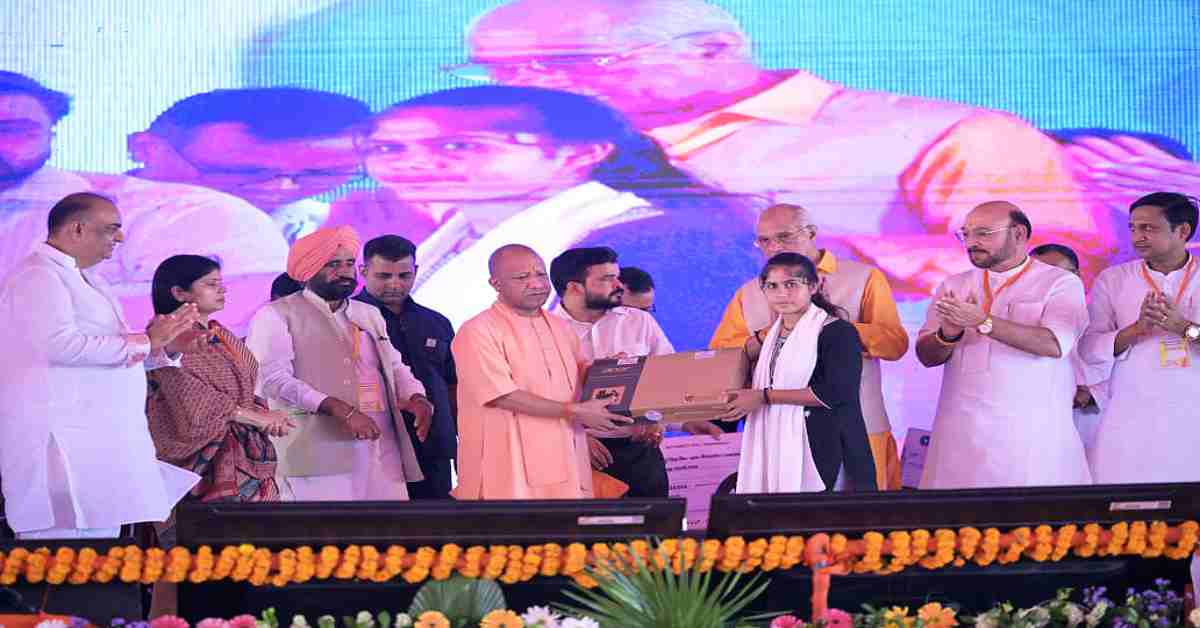 रामपुर को बड़ी सौगात: CM योगी ने 102 परियोजनाओं का किया शुभारंभ, विपक्ष पर बोला तीखा हमला