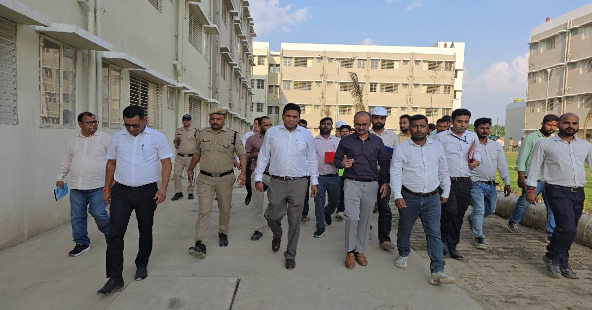 रुद्रपुर के बागवाला में PM आवास योजना के तहत विकसित किए जा रहे आवास, आयुक्त ने किया निरीक्षण