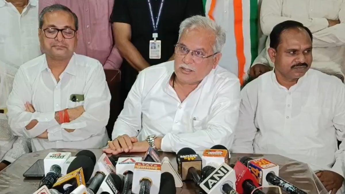 पूर्व सीएम भूपेश बघेल बोले- कका अभी जिंदा हे, तेवर रहेगा बरकरार, सामूहिक नेतृत्व में चुनाव लड़ेगी कांग्रेस, RSS वाले देश को लूट रहे