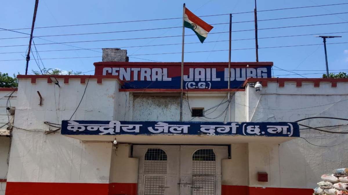 सलाखों के पीछे से सफलता की उड़ान : 100 बंदी परीक्षा में पास, विमल ने 12वीं प्रथम श्रेणी में उत्तीर्ण कर पेश की आत्मपरिवर्तन की मिसाल