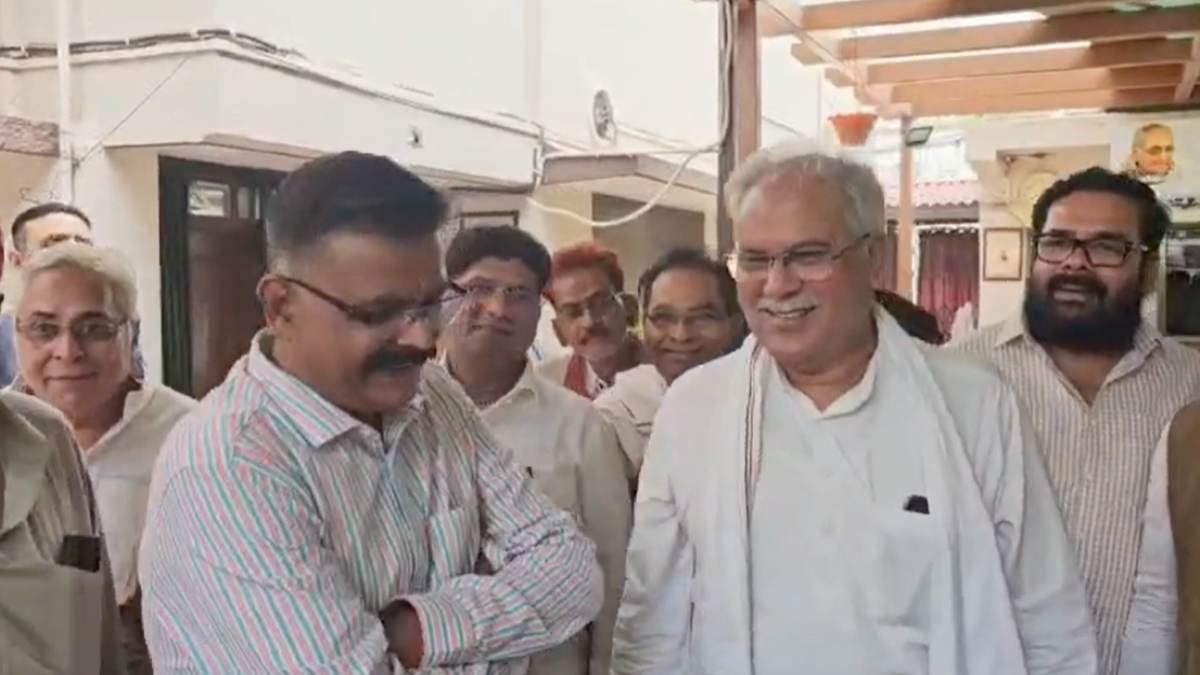 भूपेश बघेल से मिले निलंबित CEO रूपेश पांडेय, कहा – मेरे खिलाफ हुई एकपक्षीय कार्रवाई, मुख्य सचिव के समक्ष करेंगे अपील