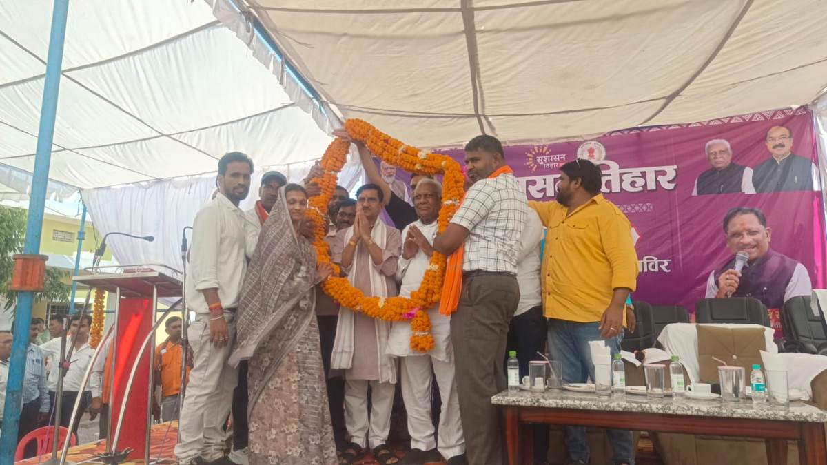 केंद्रीय राज्य मंत्री तोखन साहू ने कहा – सुशासन तिहार में उमड़ रहा जनता का भरोसा, बेमेतरा में रमन सिंह के बयान को बताया गंभीर विषय