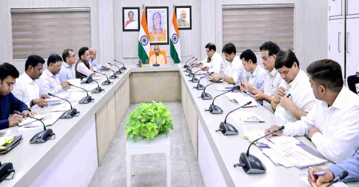 CM योगी ने हथकरघा-ग्रामोद्योग की समीक्षा, वस्त्र एवं परिधान क्षेत्र में यूपी की पहचान और मजबूत करने के दिए निर्देश