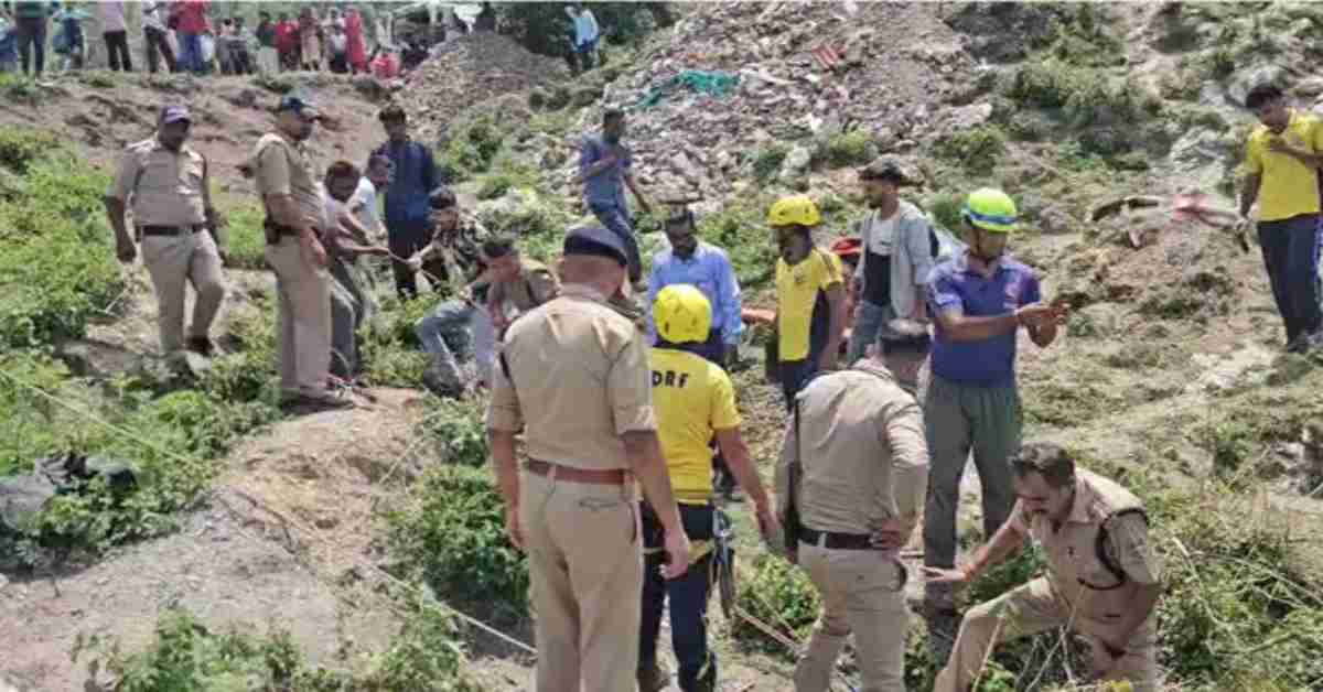मसूरी में भीषण सड़क हादसा: गहरी खाई में गिरी तेज रफ्तार कार, चार लोगों की थम गई सांसें