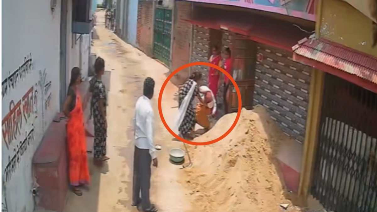 सड़क पर गंदा पानी फेंकने से मना किया तो पंच से की मारपीट, घटना CCTV में कैद, चार आरोपियों पर केस दर्ज