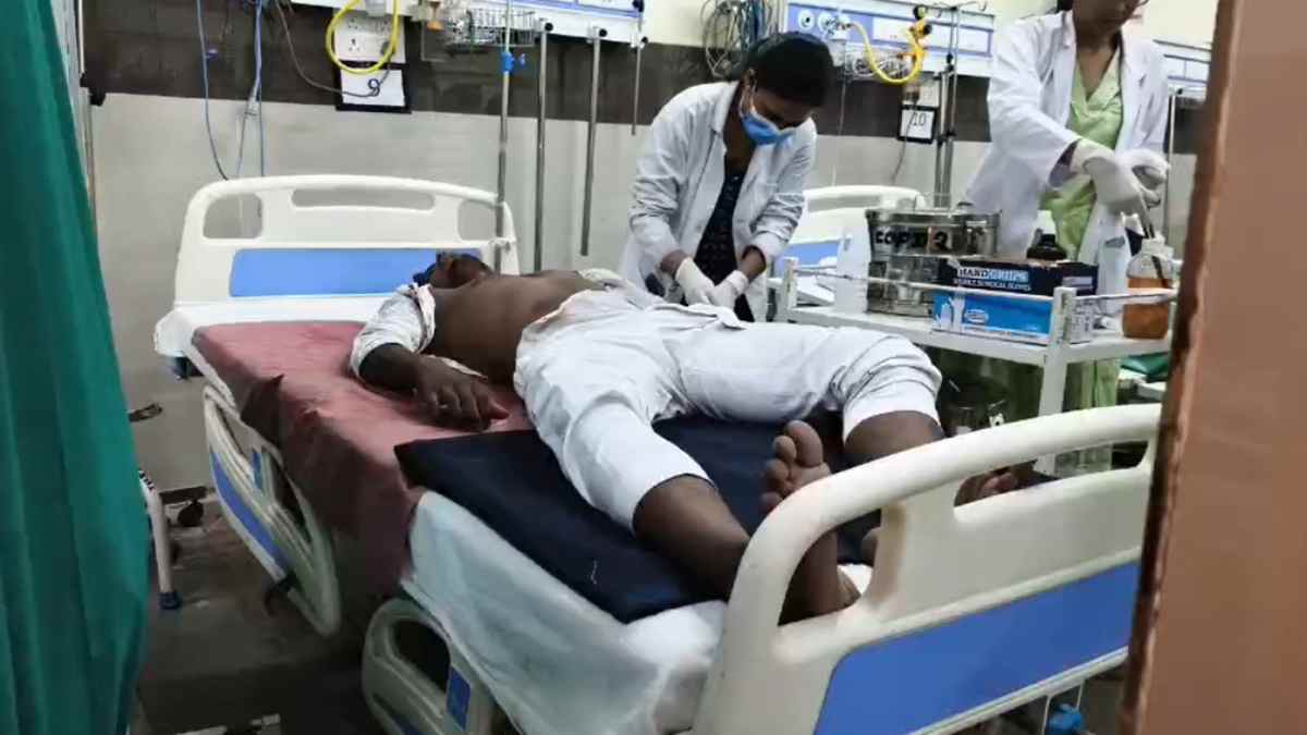CG News : चाकू के साथ पकड़ाए युवक ने थाने में किया हंगामा, ब्लेड से खुद को किया घायल
