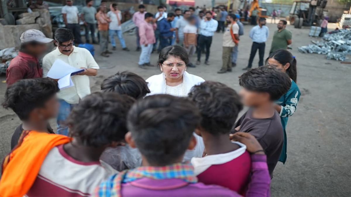 विश्व बाल श्रम निषेध दिवस पर बड़ी कार्रवाई : छत्तीसगढ़ में 20 बच्चों का रेस्क्यू, उरला फैक्ट्री में काम करते मिले 9 नाबालिग, मामला दर्ज