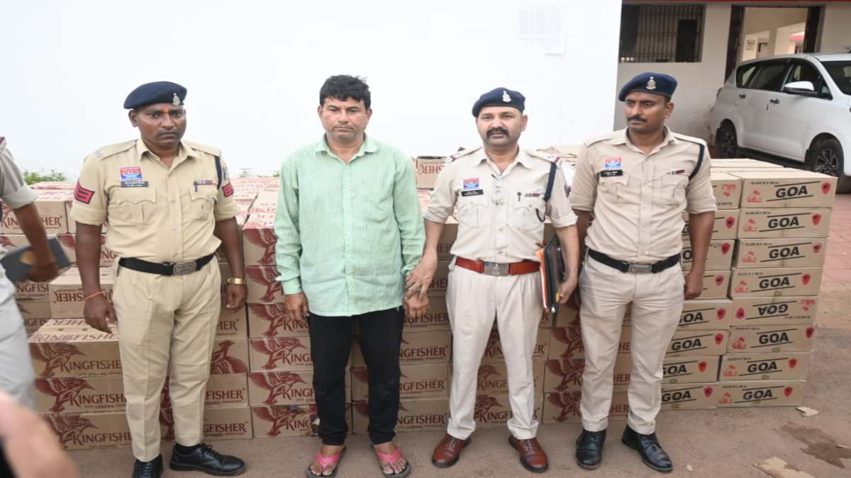 शराब तस्करी के खिलाफ बड़ी कार्रवाई : एमपी से महाराष्ट्र जा रही 800 पेटी शराब पकड़ी गई, ट्रक चालक गिरफ्तार