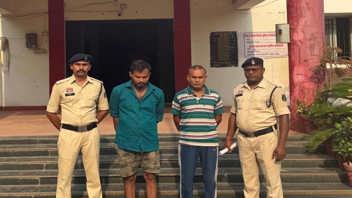 CG News : 17 हजार क्विंटल धान हेराफेरी मामले में पुलिस को बड़ी सफलता, लंबे समय से फरार तत्कालीन केंद्र प्रभारी और सेल्समैन गिरफ्तार