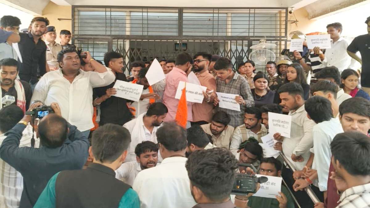 केटीयू में ABVP का प्रदर्शन : ऑडिटोरियम निर्माण में भ्रष्टाचार का लगाया आरोप, प्रोफेसर शाहिद अली का मामला भी उठाया