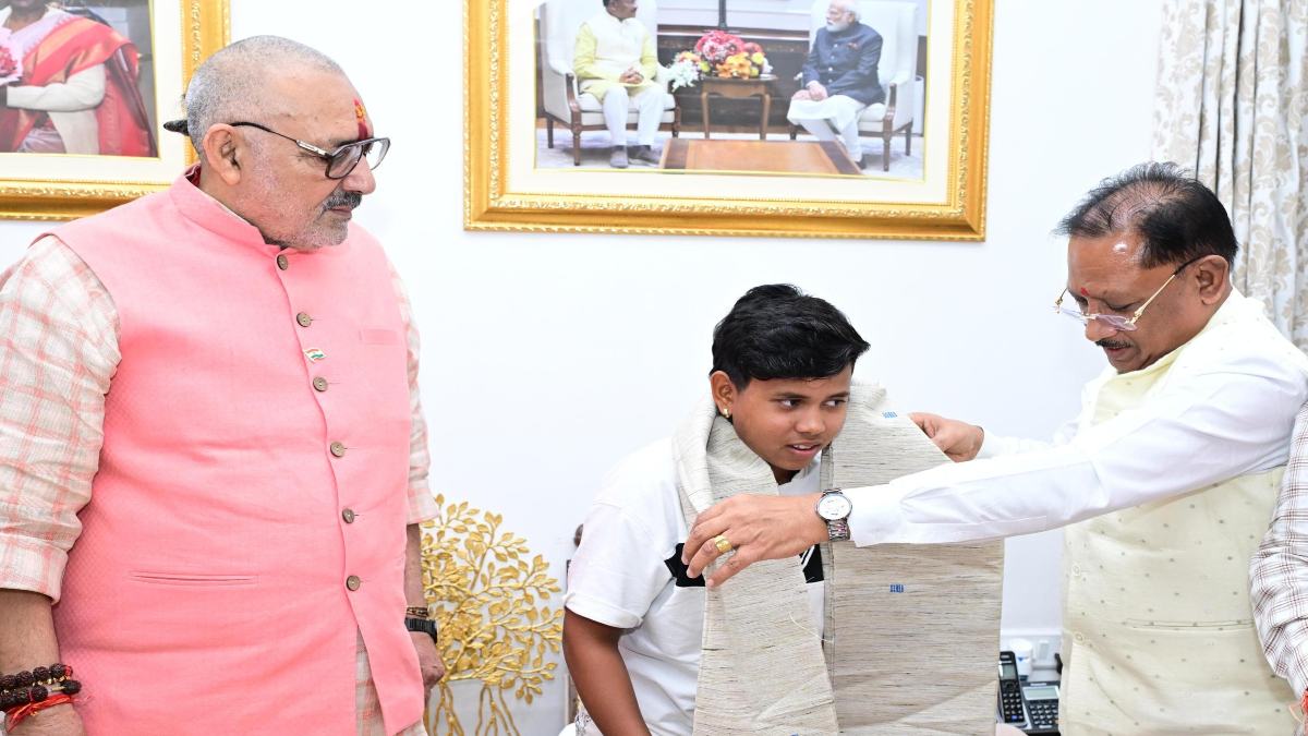 भारतीय अंडर-19 महिला क्रिकेट टीम में महक का चयन, श्रीलंका दौरे के लिए बनीं उपकप्तान, सीएम साय ने किया सम्मानित