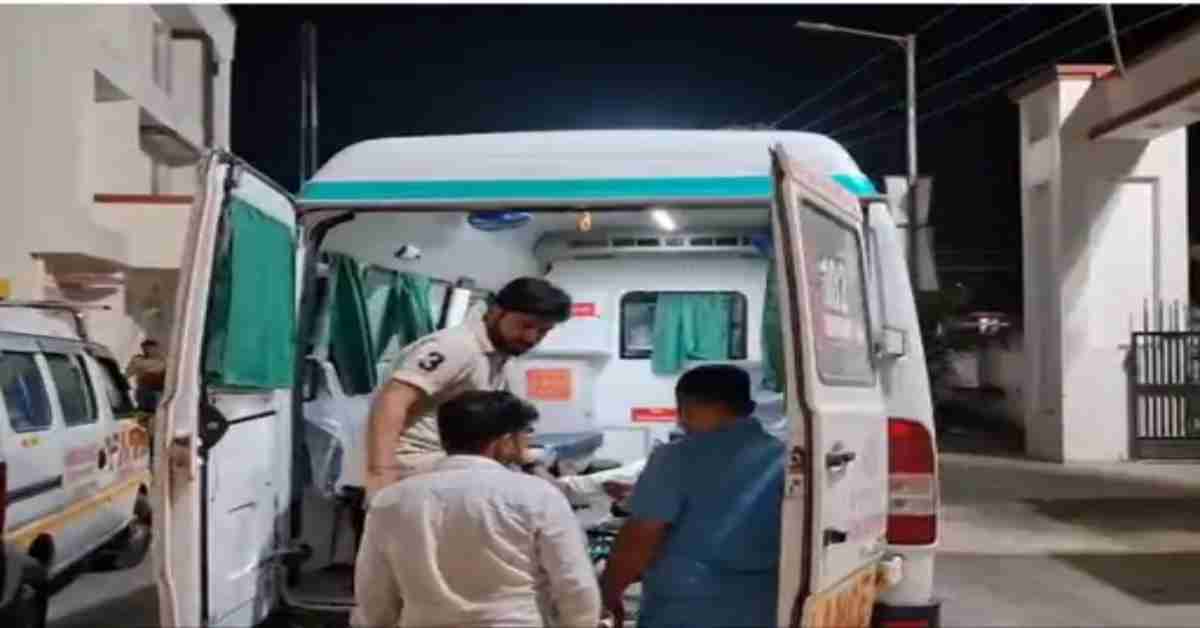 आजमगढ़ में भीषण सड़क हादसा: तेज रफ्तार कार ट्रेलर से टकराई, 4 लोगों की मौत