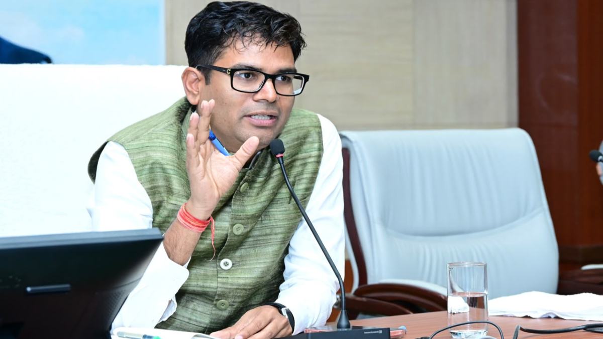 आवासीय कॉलोनियों की समस्याओं पर मंत्री ओपी चौधरी ने प्रतिनिधियों के साथ की बैठक, नियमित स्टेकहोल्डर मीटिंग आयोजित करने के दिए निर्देश