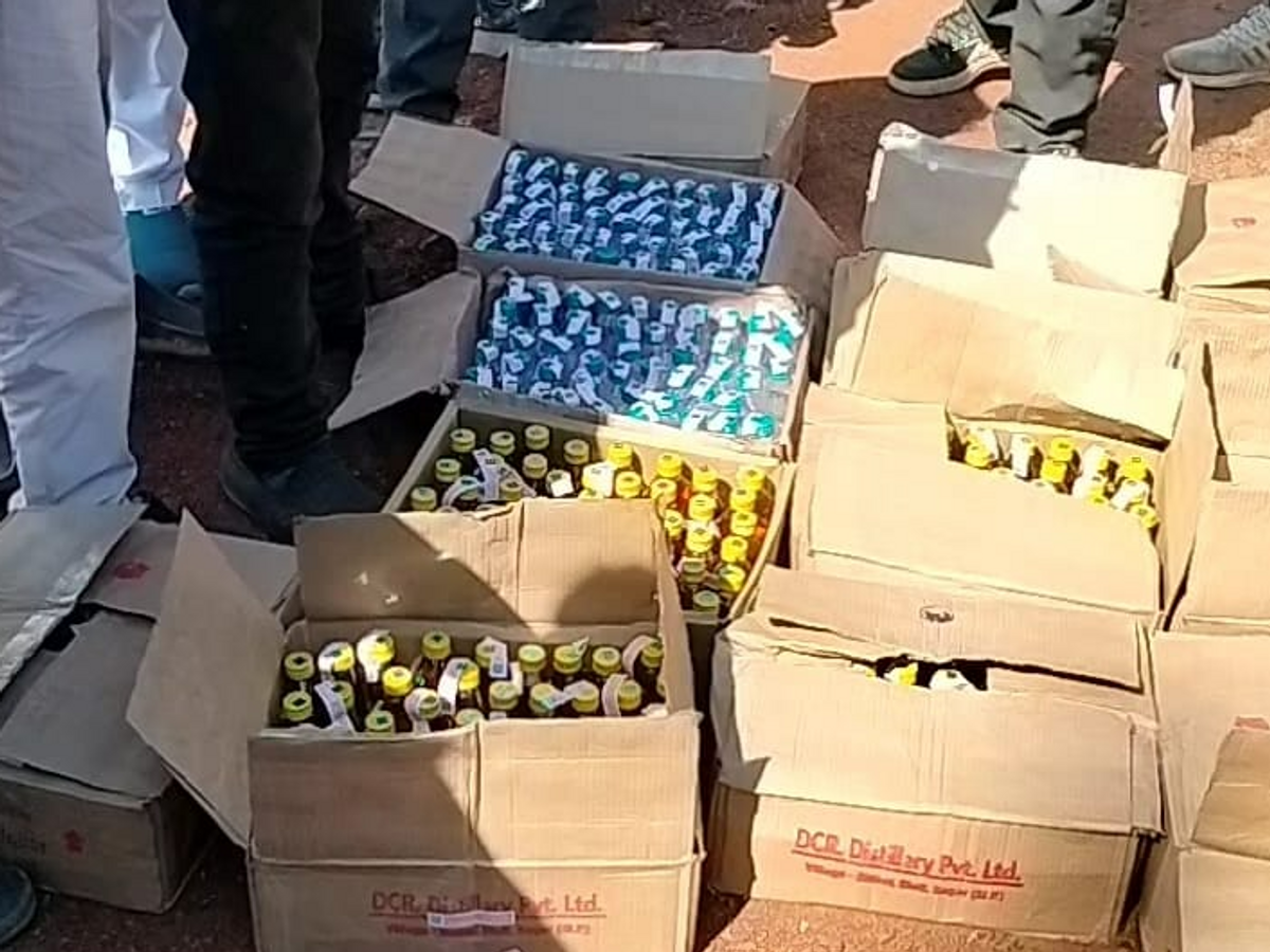 नीमली में अवैध शराब से भरी बोलेरो कैंपर पकड़ी, 180 बोतल शराब-बीयर बरामद, चालक गिरफ्तार
