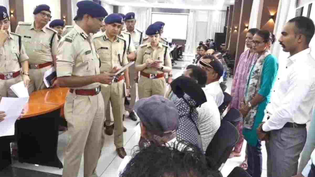 बेटे, बहू से परेशान हुए बुजुर्ग, पारिवारिक विवाद से बढ़ रही शिकायतें, कमिश्नर ने दिए कार्रवाई के आदेश