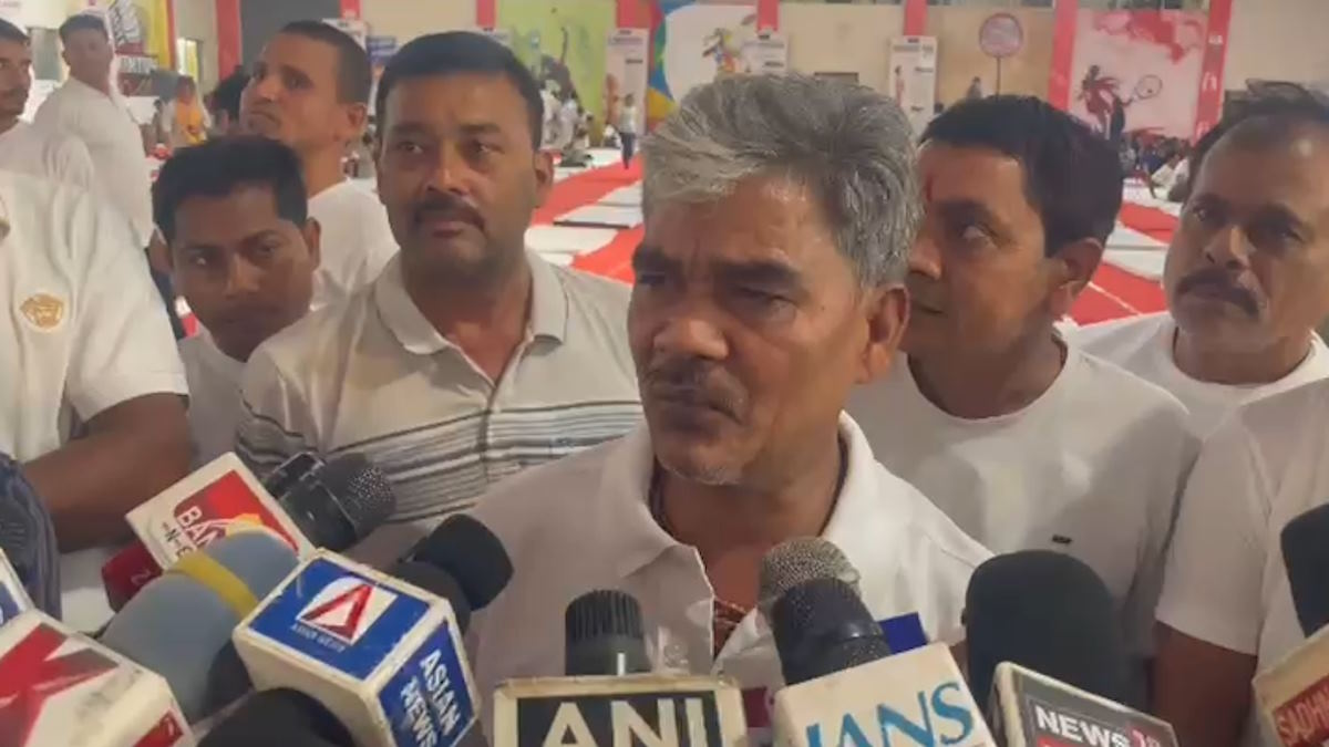 योग दिवस कार्यक्रम में प्रशासन की लापरवाही, पोस्टर में फोटो नहीं लगाने से नाराज विधायक मंच से उठे, अधिकारियों के मान-मनौव्वल के बाद दोबारा लौटे…
