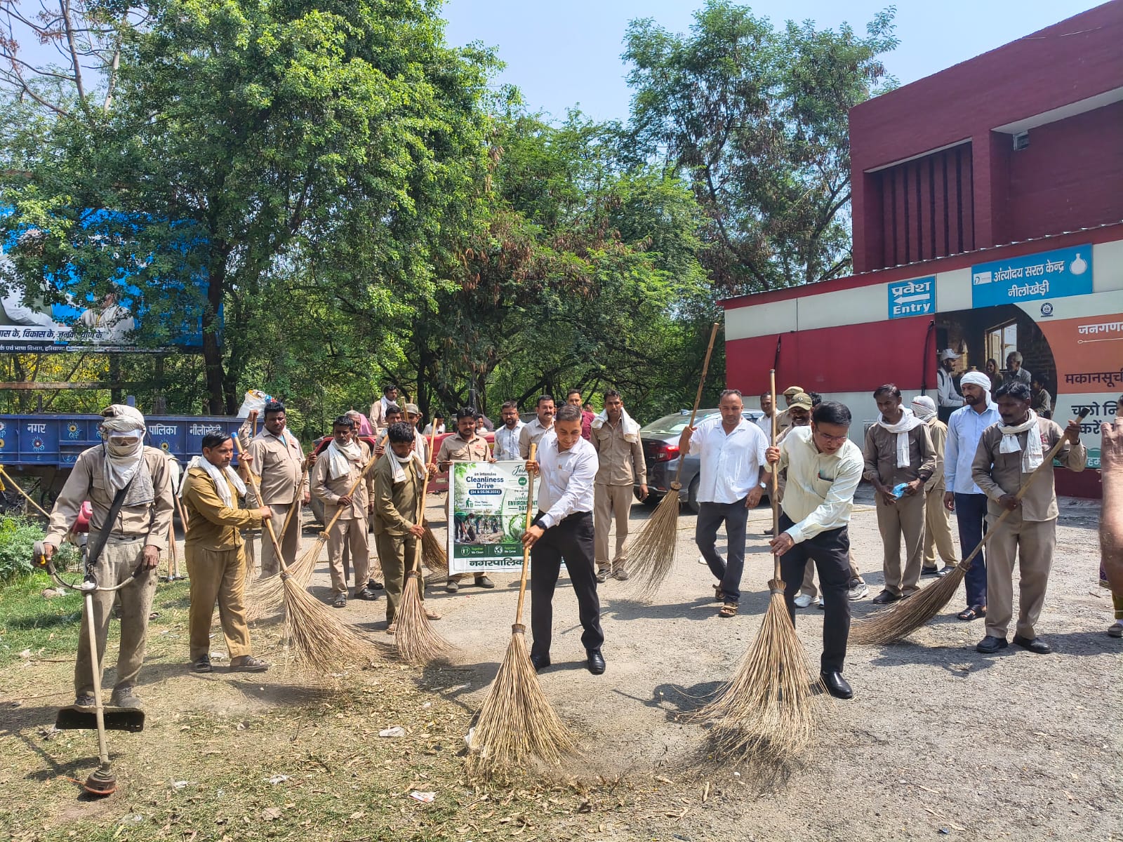 नीलोखेड़ी में चला स्वच्छता महाअभियान:  एसडीएम बोले— स्वच्छता हर नागरिक की जिम्मेदारी