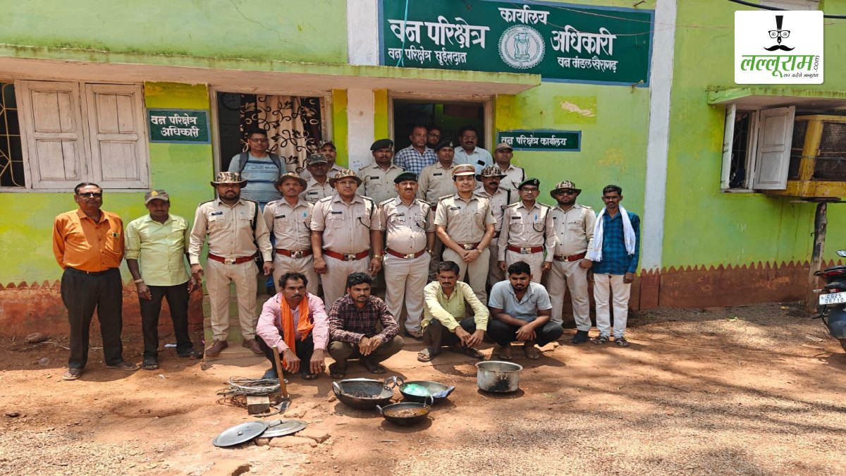 वन विभाग की बड़ी कार्रवाई: खेत में करंट बिछाकर जंगली सूअर का किया शिकार, फिर मांस पकाते चार गिरफ्तार