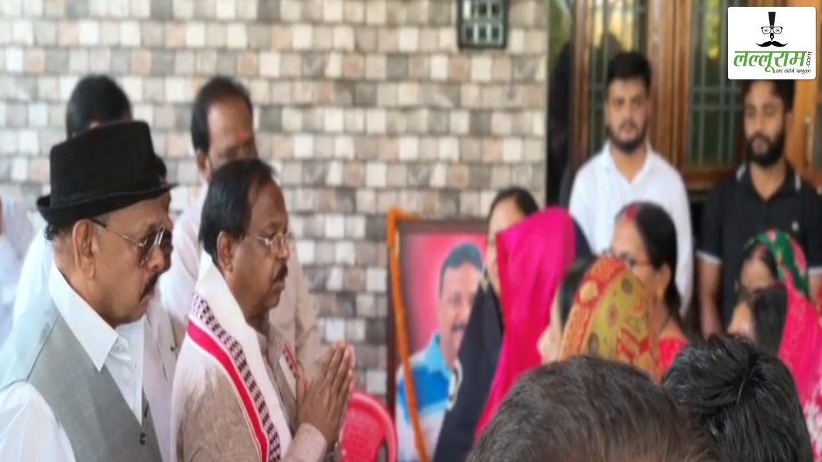 कोरिया नौगई हत्याकांड: पीड़ित परिवार से मिले मंत्री रामविचार नेताम, परिजनों ने की CBI जांच और बुलडोजर कार्रवाई की मांग