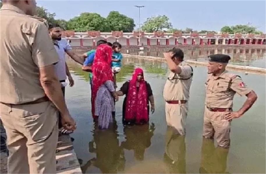 पड़ोसी से विवाद से तंग परिवार ने बेटे समेत ब्रह्मसरोवर में लगाई छलांग, पुलिस ने बचाई जान