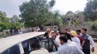 शिलान्यास समारोह में पूर्व मंत्री मनोरंजन कालिया की बिगड़ी तबीयत, मंच पर हुए बेहोश; अस्पताल में भर्ती
