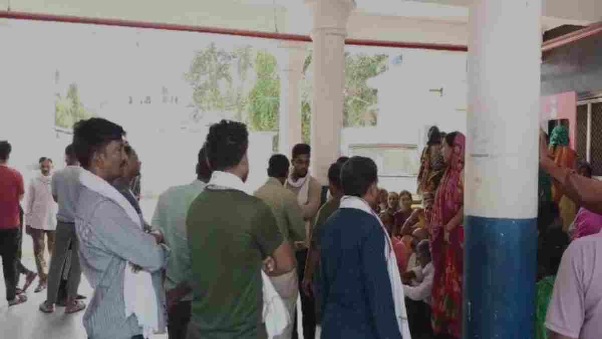 सुरक्षा इंतजामों की पोल खुली: सोमवती अमावस्या पर मंडला में नर्मदा स्नान के दौरान एक युवक की डूबकर मौत, दो की मछुआरों ने बचाई जान