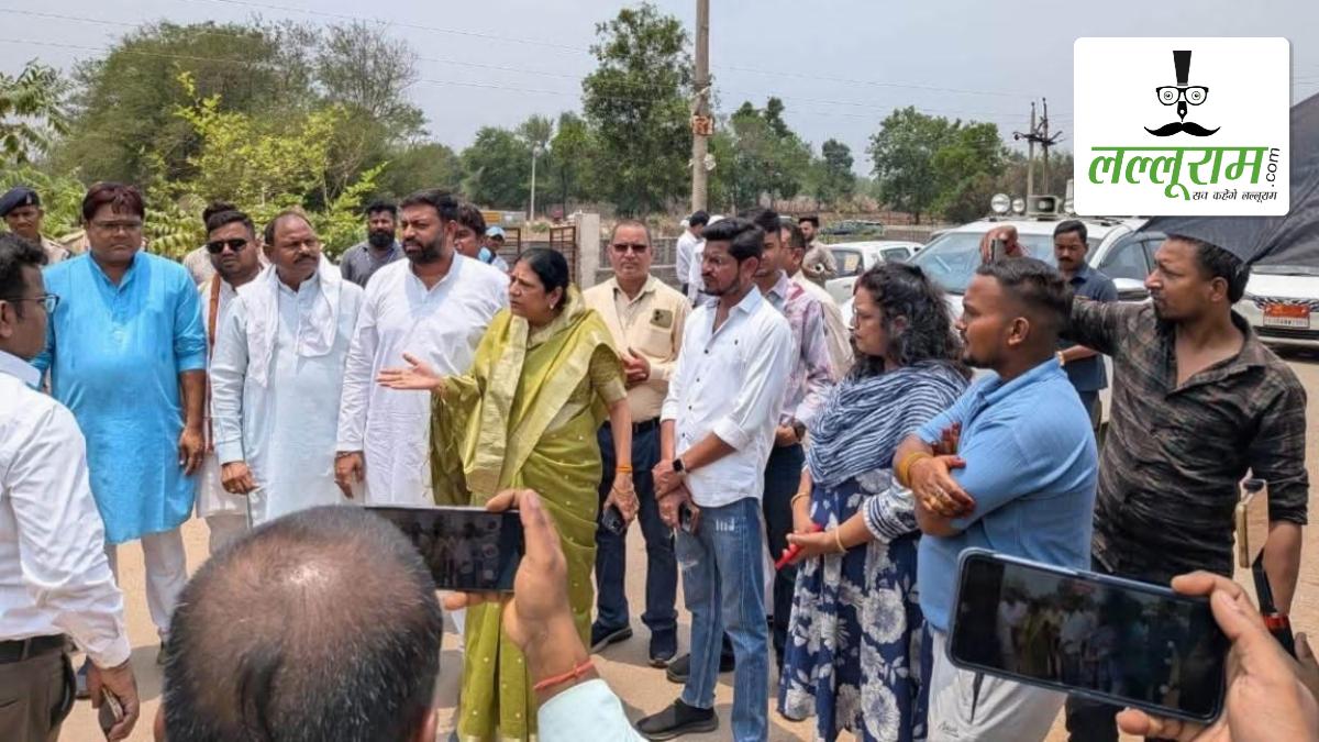 नकटी गांव में गरीबों के आशियाने तोड़े जाने पर कांग्रेस का विरोध, प्रभावित परिवारों से की मुलाकात, सरकार पर साधा निशाना… सम्मानजनक पुनर्वास की उठाई मांग