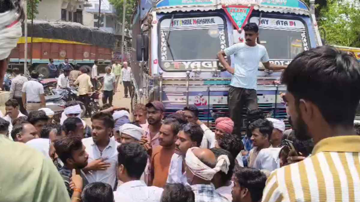 पेट्रोल पंपों पर डीजल गायब या जमाखोरी? आक्रोशित किसानों ने चक्का जाम कर खोला मोर्चा