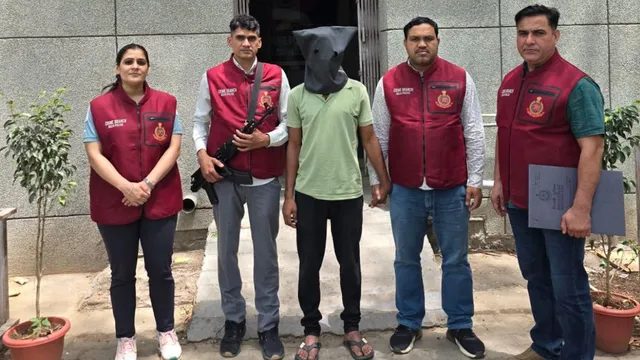 दिल्ली पुलिस की गिरफ्त में आया ‘सनकी’ पति, पत्नी पर तीन बार कर चुका था चाकू से हमला