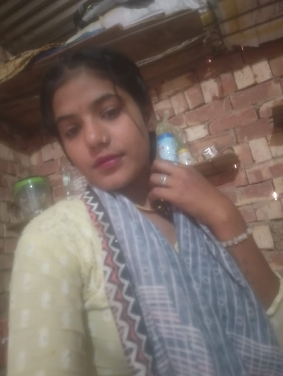 जमीन पर सो रही युवती को सांप ने डसा, अस्पताल में तोड़ा दम; परिवार में पसरा मातम