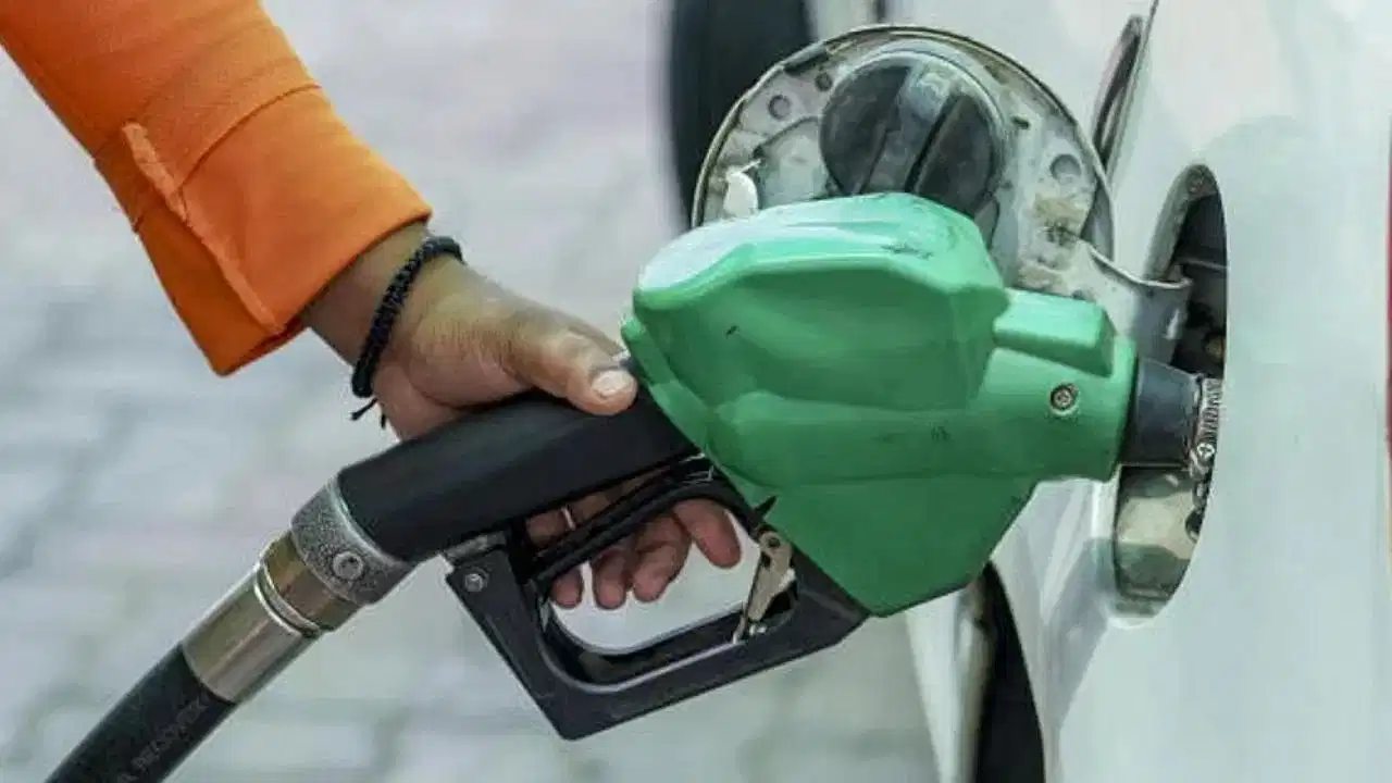 एक ग्राहक को 200 लीटर से ज्यादा डीजल नहीं, तेल संकट के बीच सरकार का नया आदेश