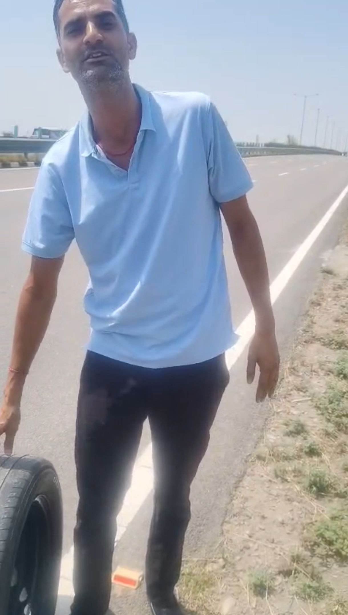 कैथल पुलिस ने पेश की मानवता की मिसाल, NH-152 D पर फंसे बेबस वाहन चालक की ऐसे की मदद