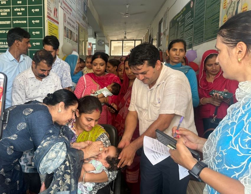 कैथल में तीन दिवसीय पल्स पोलियो अभियान शुरू, सिविल सर्जन ने बच्चों को पिलाई दवा