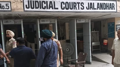 Jalandhar Bomb Threat: जुडिशियल कॉम्प्लेक्स को बम से उड़ाने की धमकी, डॉग स्क्वायड और एंटी-सबोटाज टीम जांच में जुटी
