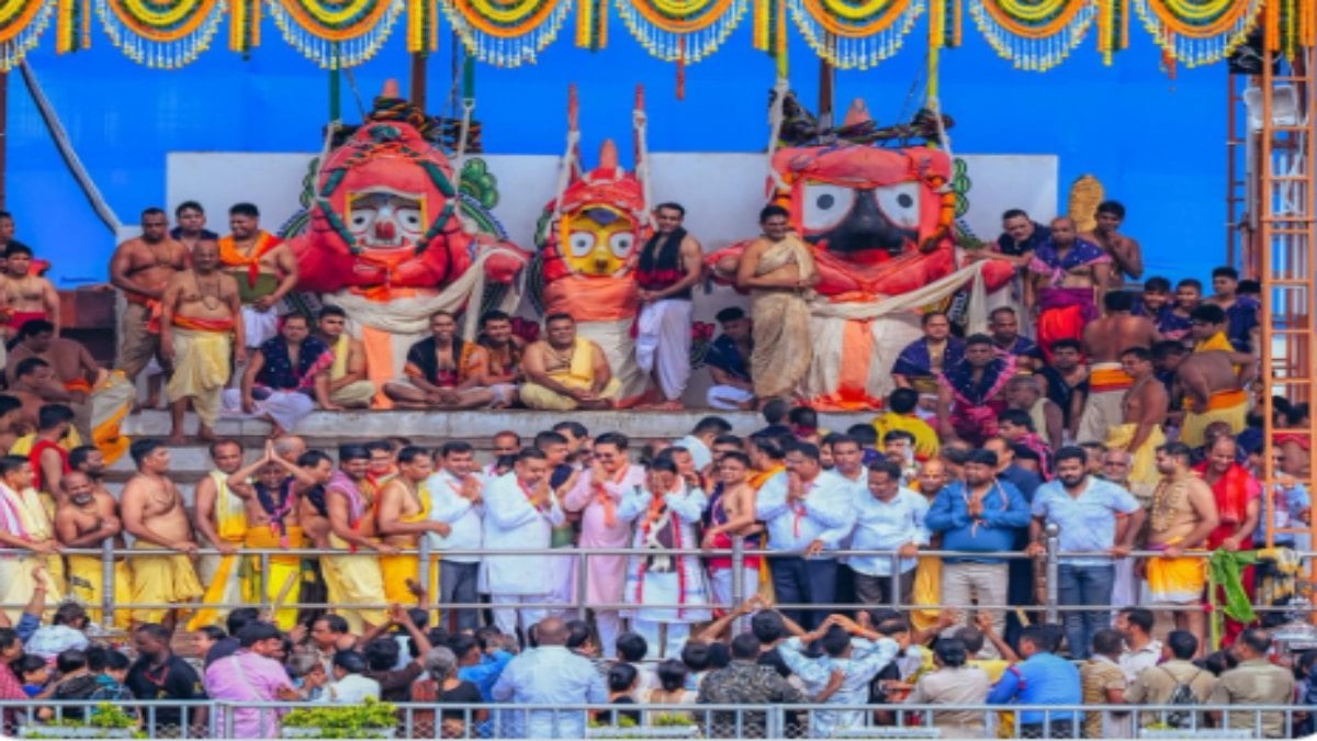 पुरी में देवस्नान पूर्णिमा की धूम: मुख्यमंत्री मोहन माझी समेत हजारों श्रद्धालुओं ने किए महाप्रभु के दर्शन