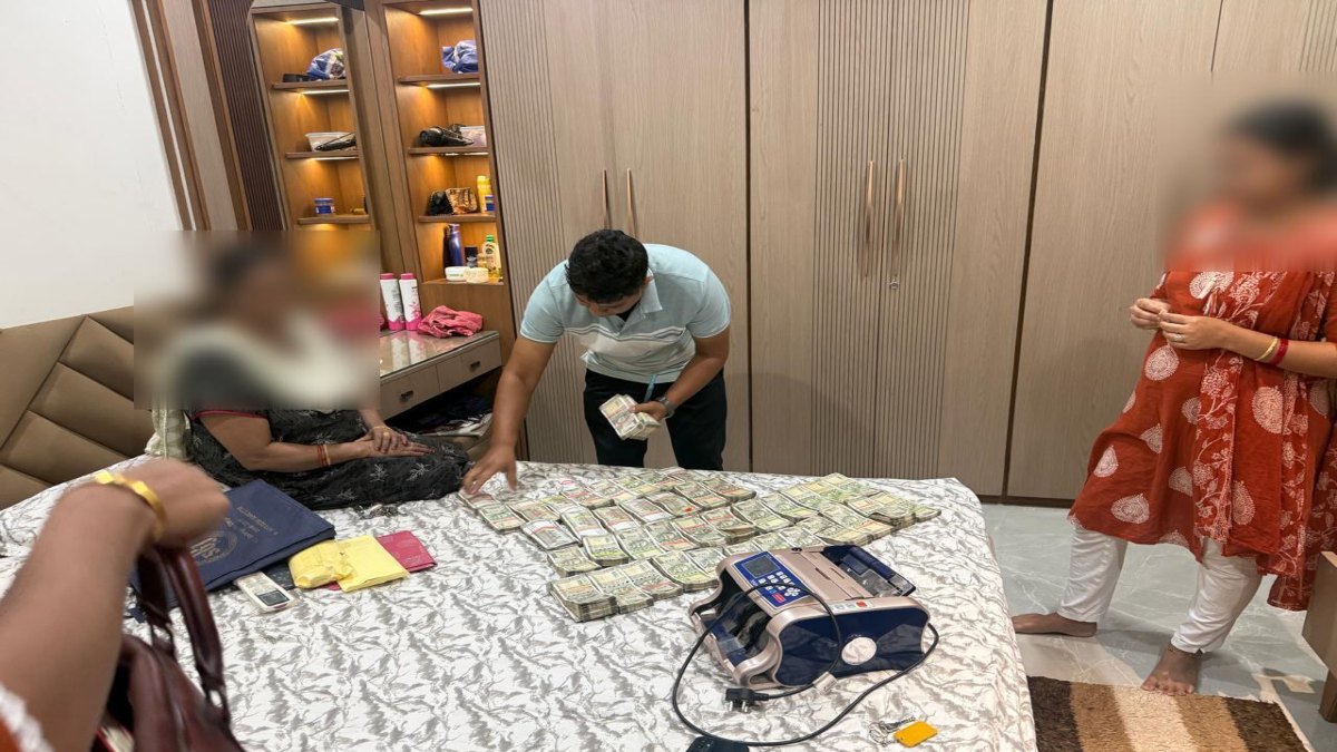 IPL सट्टा सिंडिकेट का भंडाफोड़: 32 लाख कैश छोड़कर भागा मुख्य आरोपी, दो गिरफ्तार, 3 की तलाश जारी