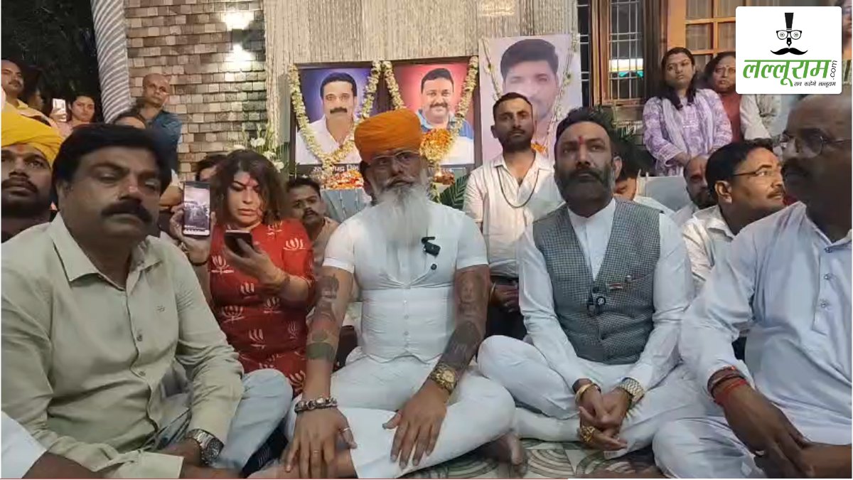 नौगई तिहरे हत्याकांड: करणी सेना के राष्ट्रीय अध्यक्ष ने की पीड़ित परिवार से मुलाकात, गृहमंत्री के इस्तीफे और आरोपियों पर कार्रवाई की मांग