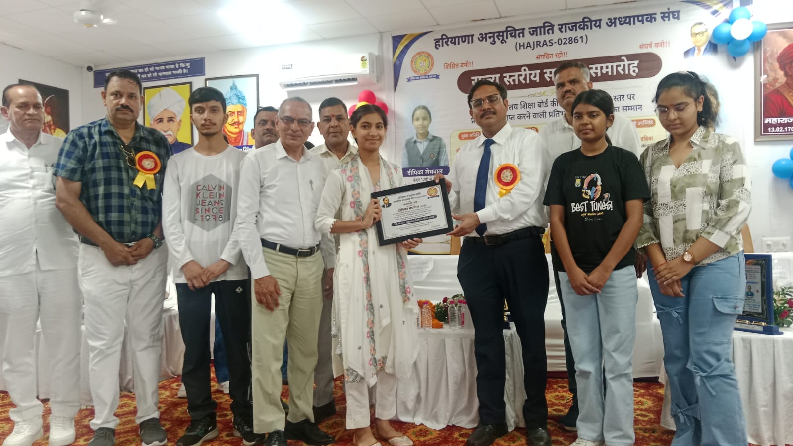 हरियाणा बोर्ड की टॉपर बेटियों पर इनामों की बारिश: हजरस ने दिए ₹1.01-1.01 लाख के चेक, प्रतिभाओं का हुआ सम्मान