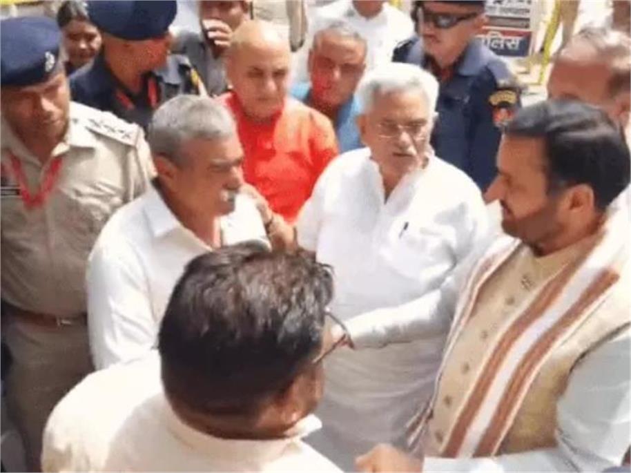 डी पार्क अग्निकांड: पीड़ितों से मिले सीएम नायब सैनी, राहत राशि और नुकसान की भरपाई का किया ऐलान