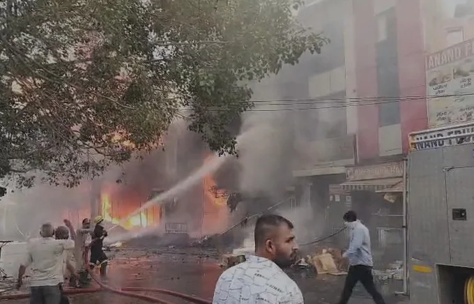 रोहतक अग्निकांड: तीन लोगों की मौत, सीएम सैनी ने मृतकों के परिजनों को 10 लाख रुपये की सहायता देने की घोषणा की