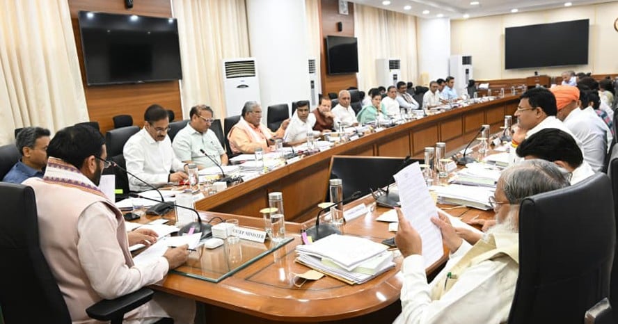 हरियाणा कैबिनेट के बड़े फैसले: शिक्षकों की ट्रांसफर नीति बदली, दयालु योजना में राहत, इलेक्ट्रिक वाहनों पर 100% टैक्स छूट