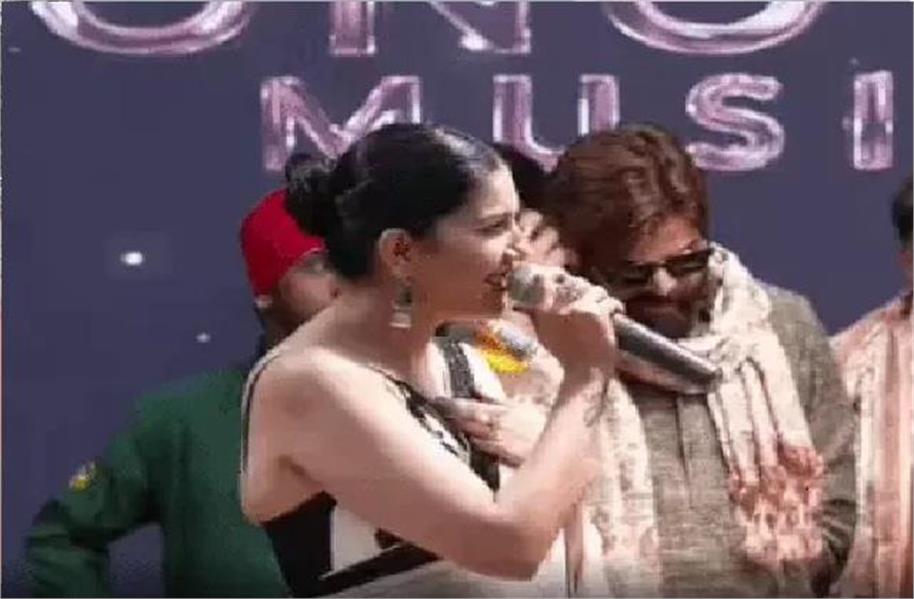 स्टेज पर सपना चौधरी ने मासूम शर्मा संग गाने से किया इनकार, वायरल वीडियो पर छिड़ी बहस