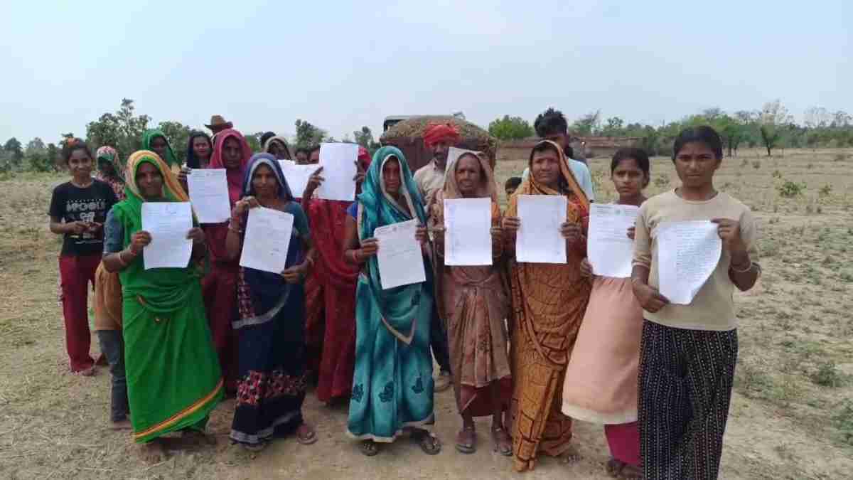 साहब, हमें भी सड़क चाहिए… रोड के लिए तरस रहे ग्रामीण, स्कूली बच्चों से लेकर बुजुर्गों परेशान