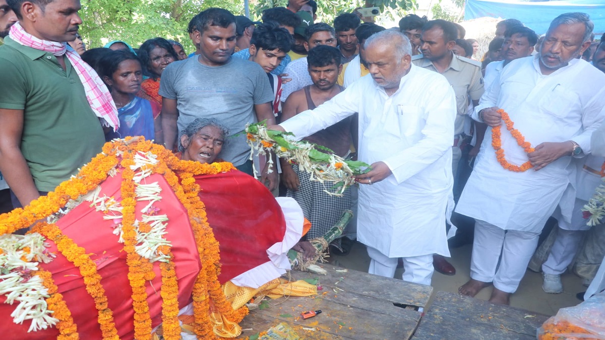 देश सेवा करते-करते थम गई धड़कन, मंत्री और सांसद ने नम आंखों से दी नालंदा के जवान को अंतिम विदाई