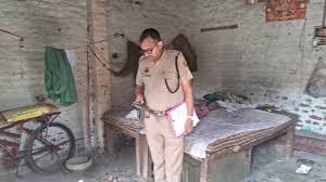 घर में मिला बुजुर्ग का खून से सना शव :बेटे पर हत्या का शक,पुलिस हिरासत में लेकर कर रही पूछताछ